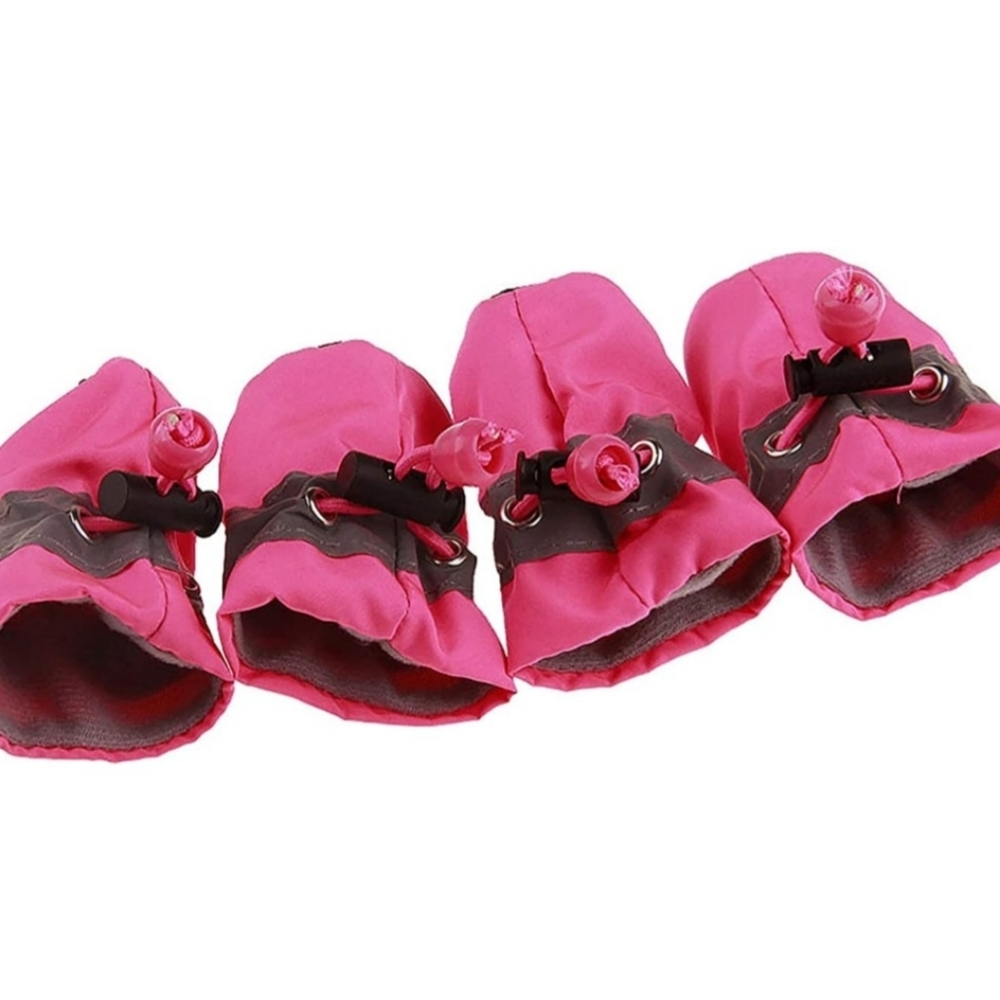 Dog shoes with adjustable sraw strings